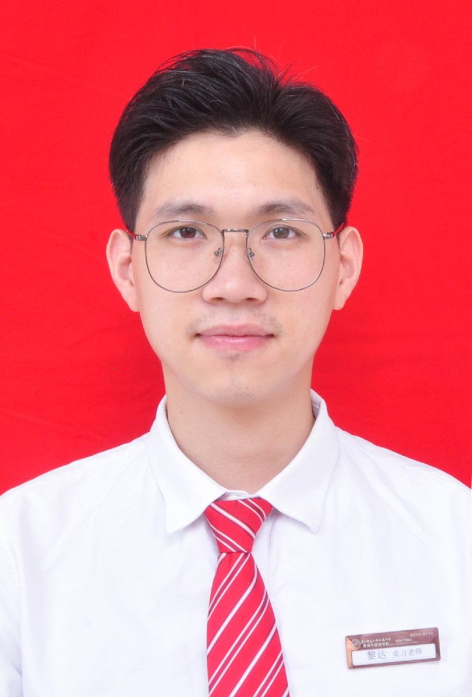 初中德育主任兼音乐教师——黎达